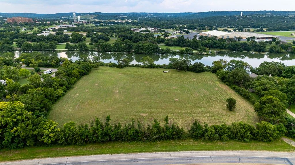 2511 Bandera Hwy, Kerrville, TX 78028